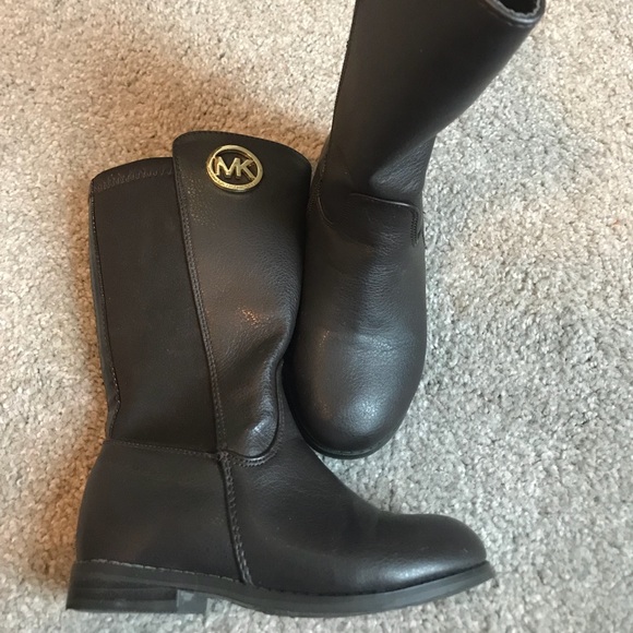 🌟HP 9/23🌟 🆕 listing! Toddler girl’s MK boots - Picture 2 of 8